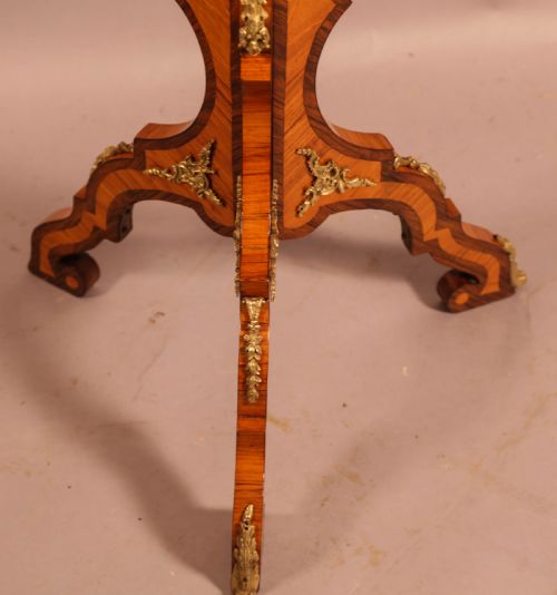 A FRENCH OCASIONAL TABLE IN KING WOOD AND ROSEWOOD INLAID - ADDITIONAL PHOTO 6