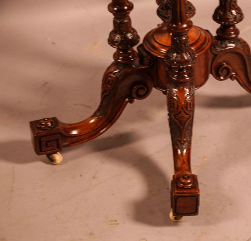 A SUPERB VICTORIAN BURR WALNUT GAMES TABLE - ADDITIONAL PHOTO 5