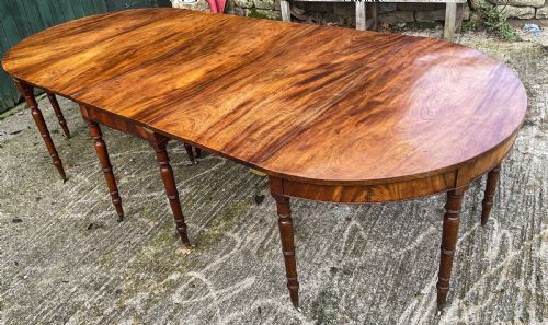 A GEORGIAN D END DINING TABLE IN MAHOGANY - ADDITIONAL PHOTO 1