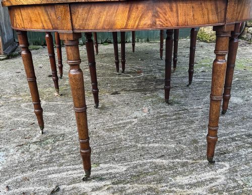 A GEORGIAN D END DINING TABLE IN MAHOGANY - ADDITIONAL PHOTO 5