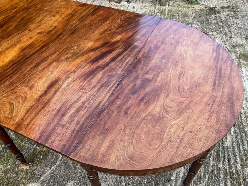 A GEORGIAN D END DINING TABLE IN MAHOGANY - ADDITIONAL PHOTO 9