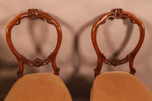 A GOOD SET OF 6 VICTORIAN DINING CHAIRS IN WALNUT - ADDITIONAL PHOTO 3