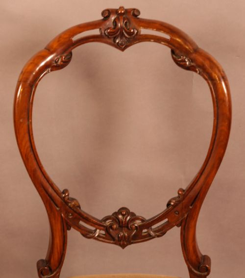 A GOOD SET OF 6 VICTORIAN DINING CHAIRS IN WALNUT - ADDITIONAL PHOTO 5