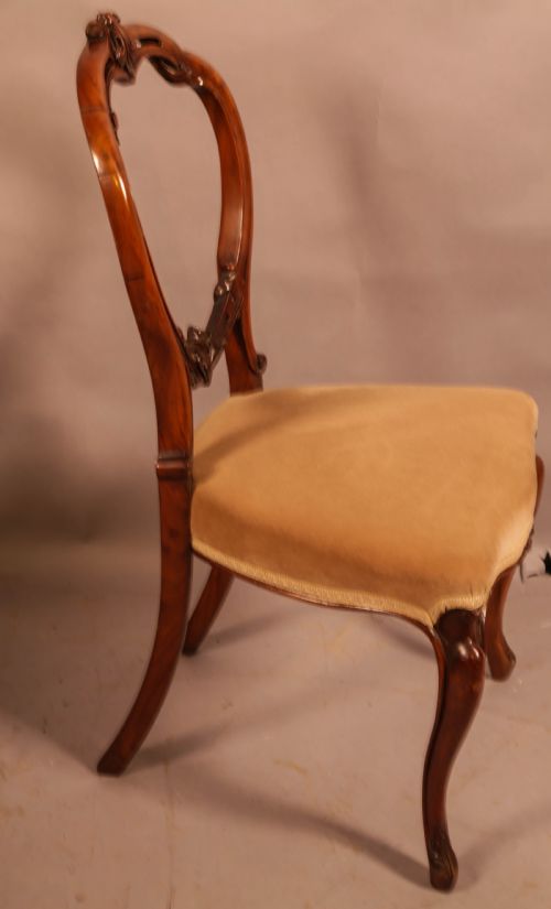 A GOOD SET OF 6 VICTORIAN DINING CHAIRS IN WALNUT - ADDITIONAL PHOTO 7