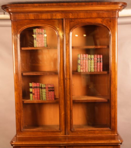 AN EARLY VICTORIAN ROSWOOD LIBRARY BOOKCASE - ADDITIONAL PHOTO 1