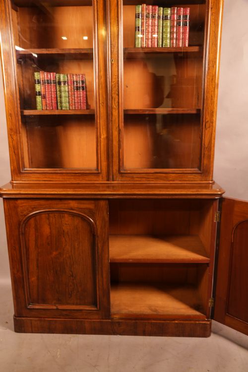 AN EARLY VICTORIAN ROSWOOD LIBRARY BOOKCASE - ADDITIONAL PHOTO 4