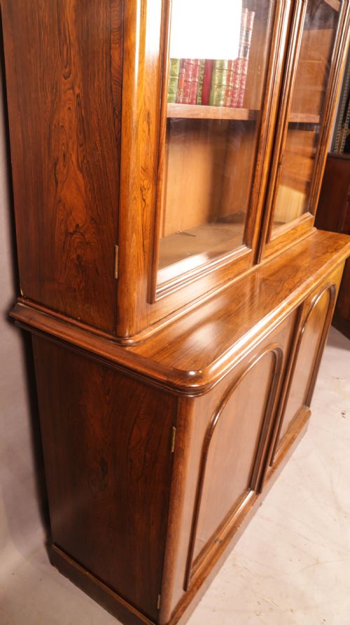 AN EARLY VICTORIAN ROSWOOD LIBRARY BOOKCASE - ADDITIONAL PHOTO 5