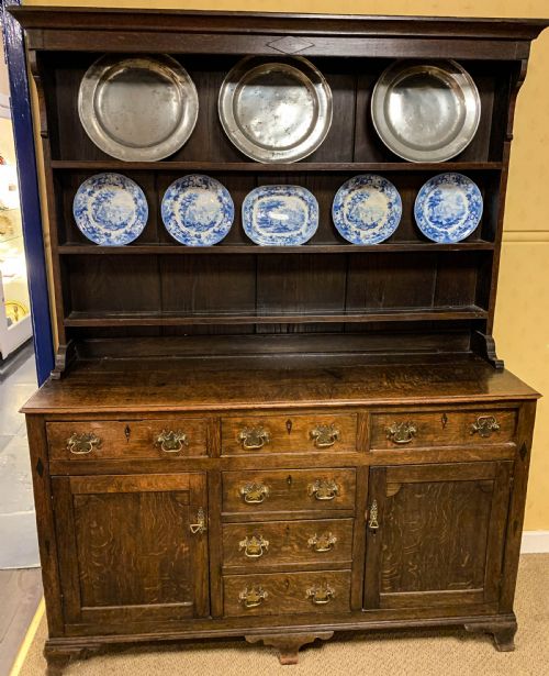 an 18th century oak dresser georgian - CATEGORY: ANTIQUE DRESSERS - DATED 18TH CENTURY