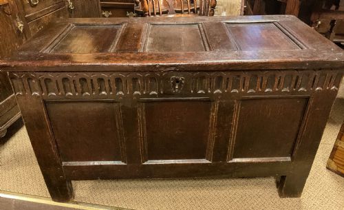 A 17TH CENTURY OAK COFFER - ADDITIONAL PHOTO 1