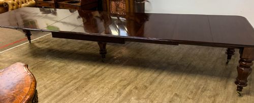 A VERY LARGE VICTORIAN EXTENDING DINING TABLE IN MAHOGANY SEAT 1214 - ADDITIONAL PHOTO 2