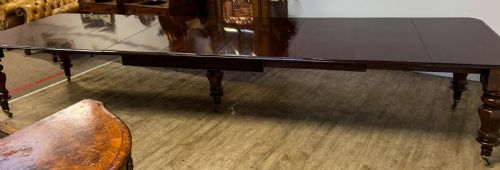 A VERY LARGE VICTORIAN EXTENDING DINING TABLE IN MAHOGANY SEAT 1214 - ADDITIONAL PHOTO 4