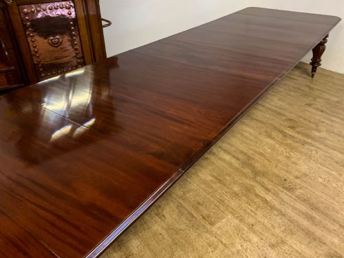 A VERY LARGE VICTORIAN EXTENDING DINING TABLE IN MAHOGANY SEAT 1214 - ADDITIONAL PHOTO 9