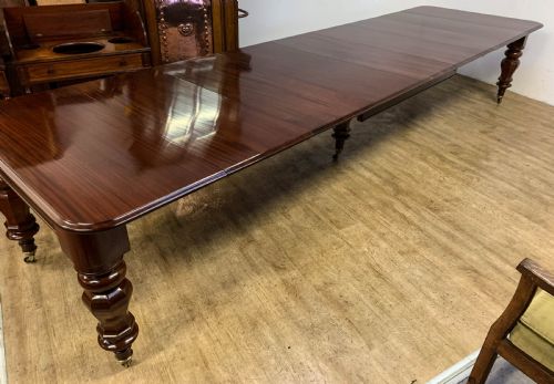 A VERY LARGE VICTORIAN EXTENDING DINING TABLE IN MAHOGANY SEAT 1214 - ADDITIONAL PHOTO 11