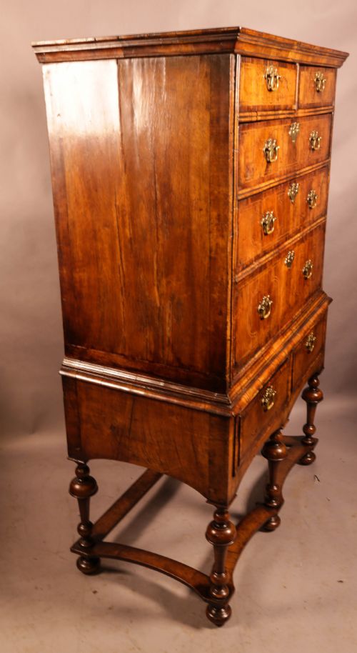 A GEORGE I CHEST ON STAND FIGURED WALNUT - ADDITIONAL PHOTO 1