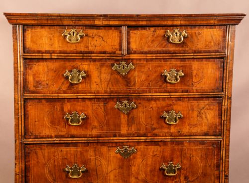 A GEORGE I CHEST ON STAND FIGURED WALNUT - ADDITIONAL PHOTO 7