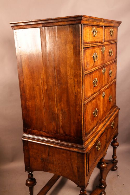 A GEORGE I CHEST ON STAND FIGURED WALNUT - ADDITIONAL PHOTO 10
