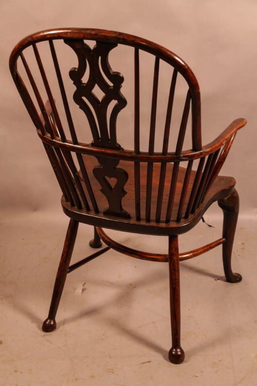AN 18TH CENTURY CAB LEG YEW WINDSOR CHAIR - ADDITIONAL PHOTO 2