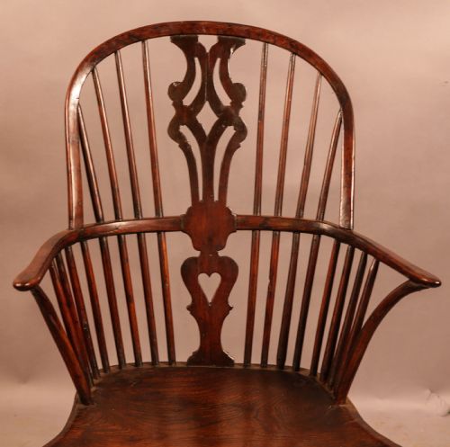AN 18TH CENTURY CAB LEG YEW WINDSOR CHAIR - ADDITIONAL PHOTO 5