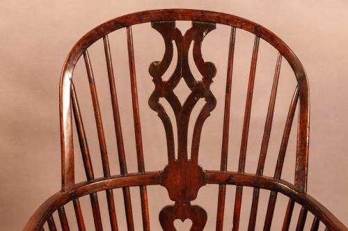 AN 18TH CENTURY CAB LEG YEW WINDSOR CHAIR - ADDITIONAL PHOTO 6