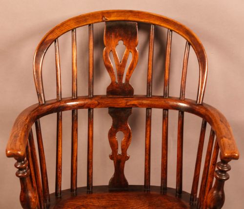 A HARLEQUIN SET OF 4 ASH AND ELM WINDSOR CHAIRS - ADDITIONAL PHOTO 3
