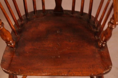 A HARLEQUIN SET OF 4 ASH AND ELM WINDSOR CHAIRS - ADDITIONAL PHOTO 5