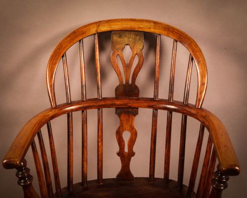 A HARLEQUIN SET OF 4 ASH AND ELM WINDSOR CHAIRS - ADDITIONAL PHOTO 7