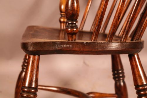 A HARLEQUIN SET OF 4 ASH AND ELM WINDSOR CHAIRS - ADDITIONAL PHOTO 9