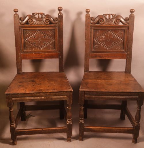 a good pair of 17th century chairs in oak - CATEGORY: ANTIQUE CHAIRS - DATED 17TH CENTURY