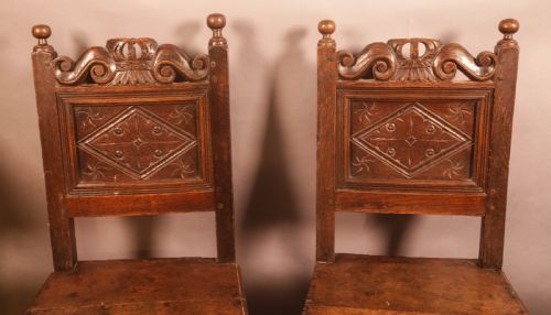 A GOOD PAIR OF 17TH CENTURY CHAIRS IN OAK - ADDITIONAL PHOTO 3