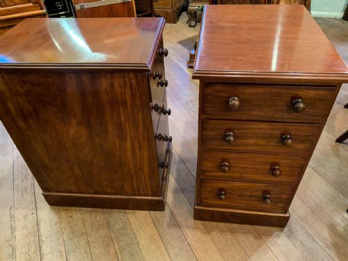 A PAIR OF BEDSIDE CHESTS MAHOGANY - ADDITIONAL PHOTO 1
