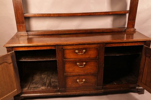 A SUPERB GEORGIAN WELSH DRESSER IN OAK - ADDITIONAL PHOTO 2