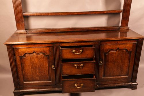 A SUPERB GEORGIAN WELSH DRESSER IN OAK - ADDITIONAL PHOTO 3