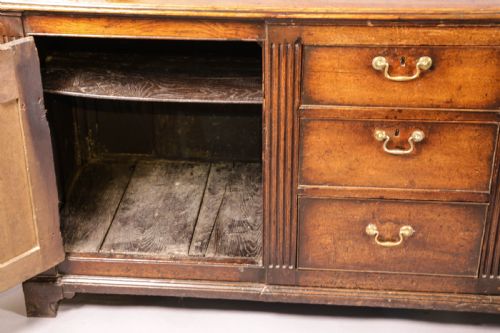 A SUPERB GEORGIAN WELSH DRESSER IN OAK - ADDITIONAL PHOTO 4