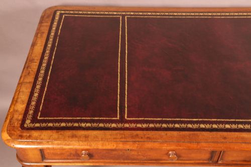 A VICTORIAN MAHOGANY LIBRARY TABLE 2 DRAWERS LEATHER TOP - ADDITIONAL PHOTO 3