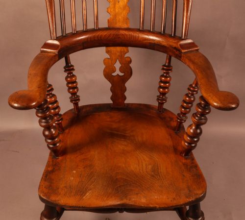 A GOOD 19TH CENTURY BROAD ARM WINDSOR CHAIR - ADDITIONAL PHOTO 3