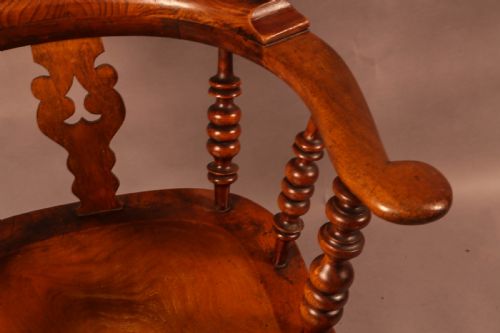 A GOOD 19TH CENTURY BROAD ARM WINDSOR CHAIR - ADDITIONAL PHOTO 8