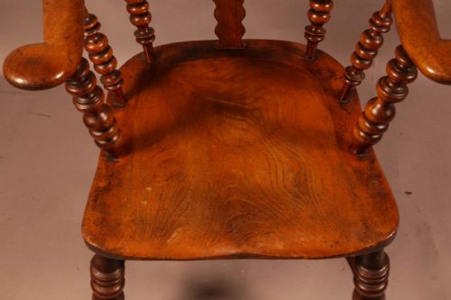 A GOOD 19TH CENTURY BROAD ARM WINDSOR CHAIR - ADDITIONAL PHOTO 9