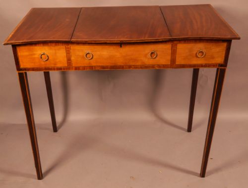 a good georgian ladies dressing table c 1790 - CATEGORY: ANTIQUE TABLES - DATED 18TH CENTURY