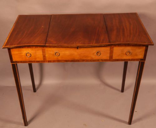 A GOOD GEORGIAN LADIES DRESSING TABLE C 1790 - ADDITIONAL PHOTO 1