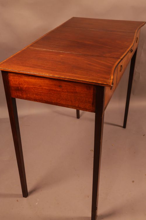 A GOOD GEORGIAN LADIES DRESSING TABLE C 1790 - ADDITIONAL PHOTO 2