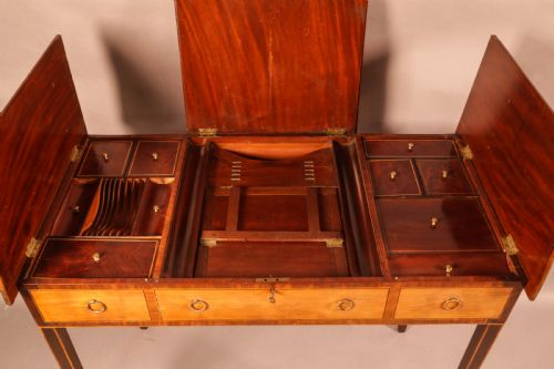 A GOOD GEORGIAN LADIES DRESSING TABLE C 1790 - ADDITIONAL PHOTO 5