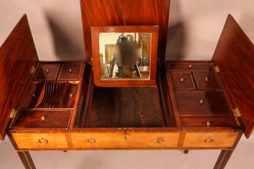 A GOOD GEORGIAN LADIES DRESSING TABLE C 1790 - ADDITIONAL PHOTO 6