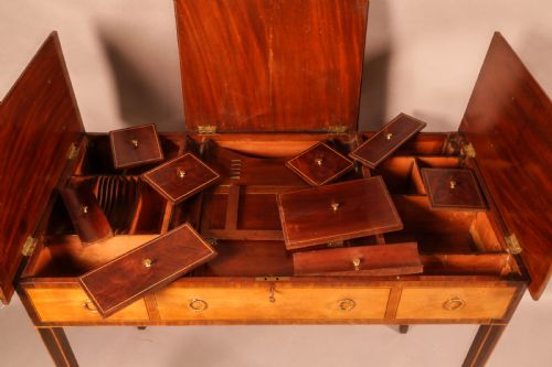 A GOOD GEORGIAN LADIES DRESSING TABLE C 1790 - ADDITIONAL PHOTO 7