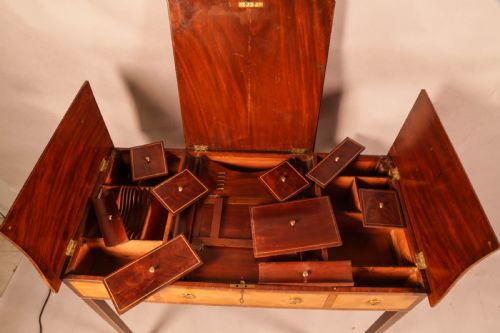 A GOOD GEORGIAN LADIES DRESSING TABLE C 1790 - ADDITIONAL PHOTO 8