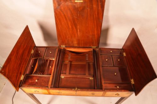 A GOOD GEORGIAN LADIES DRESSING TABLE C 1790 - ADDITIONAL PHOTO 9
