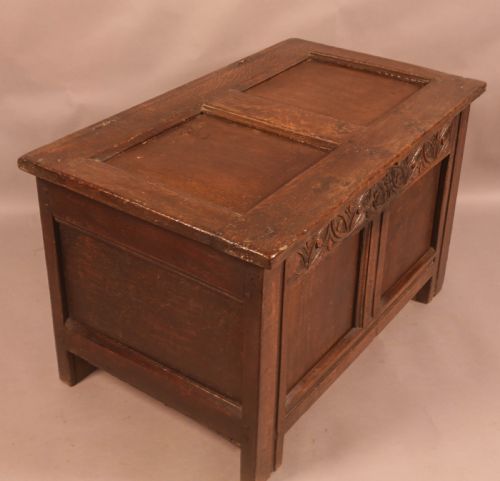 A RARE TINY OAK COFFER CIRCA 1670 - ADDITIONAL PHOTO 2