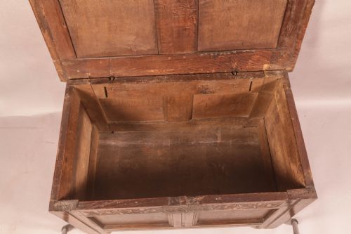 A RARE TINY OAK COFFER CIRCA 1670 - ADDITIONAL PHOTO 7