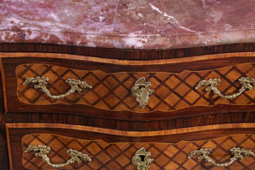 A FRENCH BOMBE CHEST OF DRAWERS - ADDITIONAL PHOTO 4