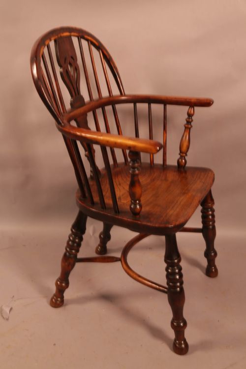 A GOOD WORKSOP YEW WOOD WINDSOR CHAIR GABBITASS
