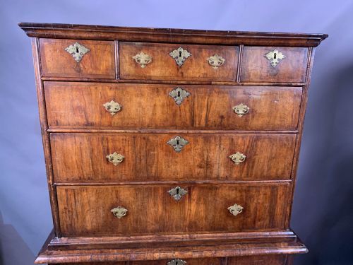 A GOOD GEORGE I CHEST ON STAND WALNUT - ADDITIONAL PHOTO 1